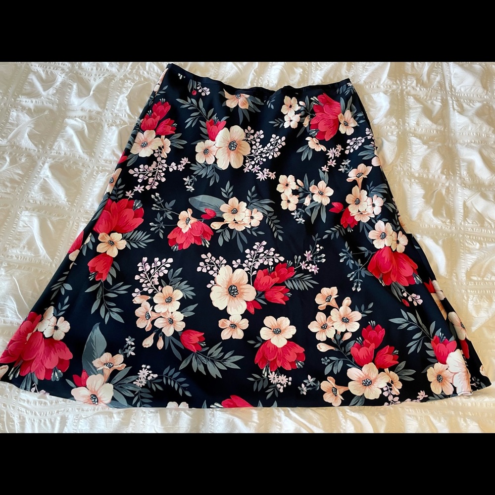 Ann Taylor A Line Navy Skirt with Flowers Size 14